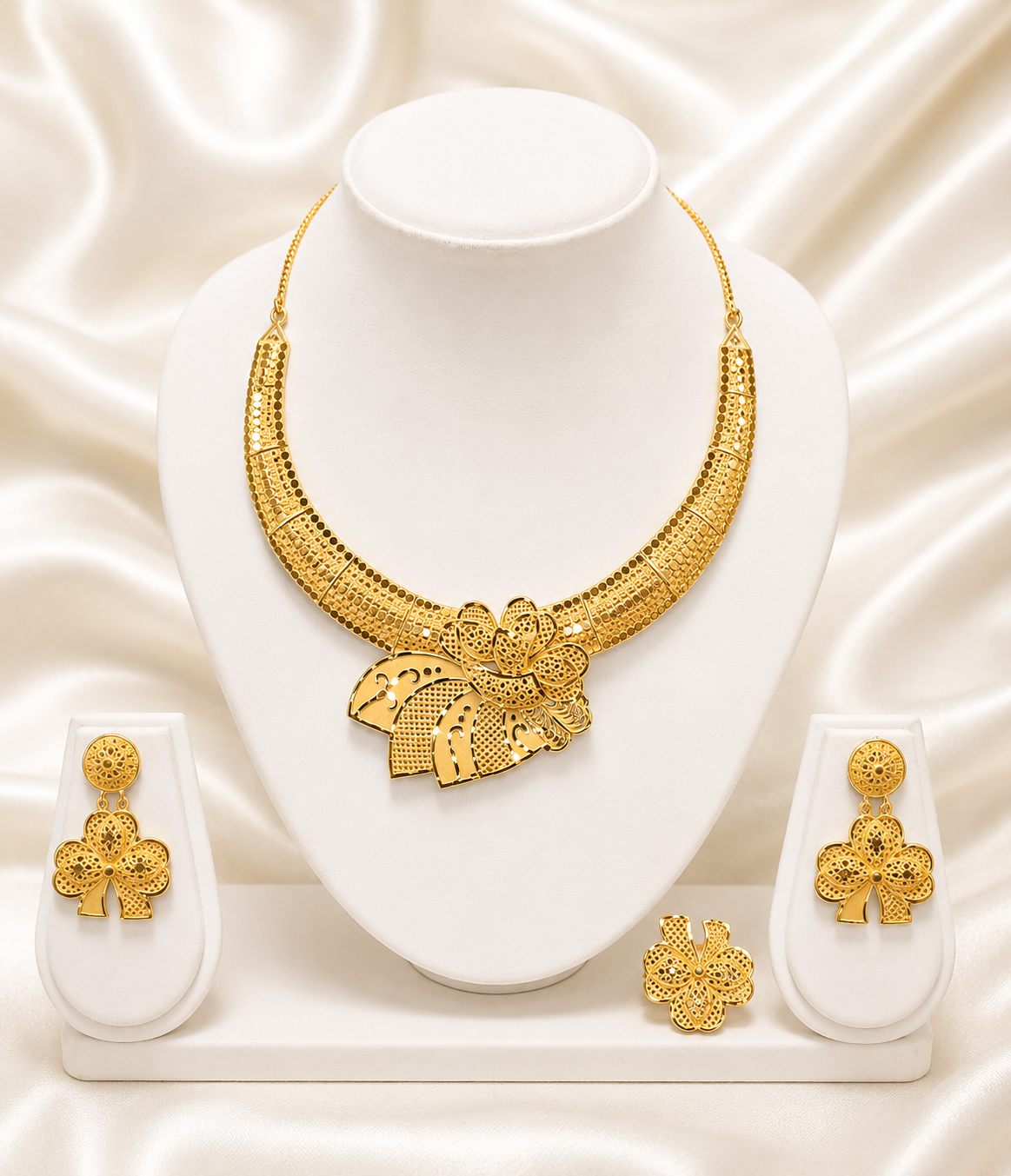 00827 - Collier - Plaqué or 2 grammes