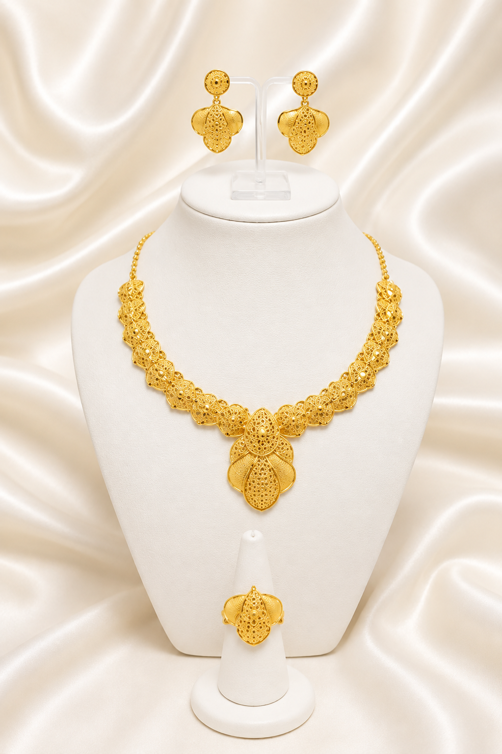 00837 - Collier - Plaqué or 2 grammes