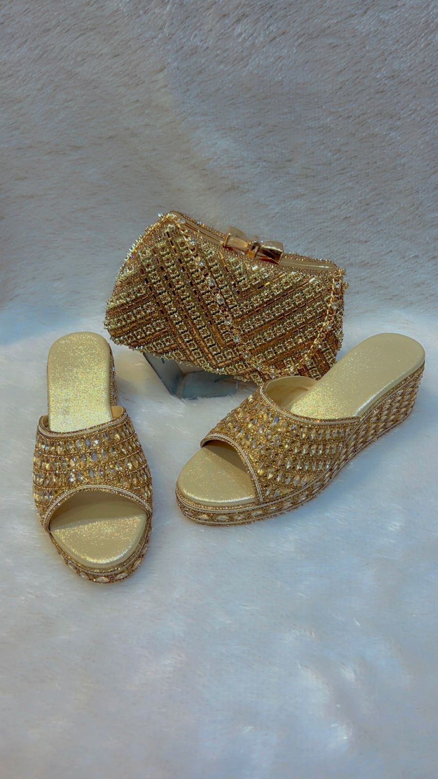 Conjunto de sandalia y cartera de mano 0001