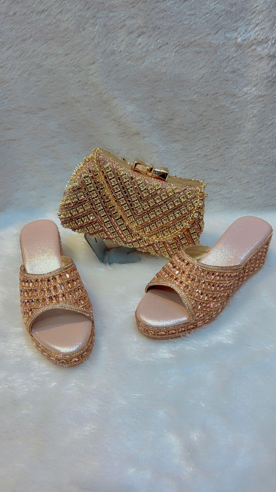 Conjunto de sandalia y cartera de mano 0001