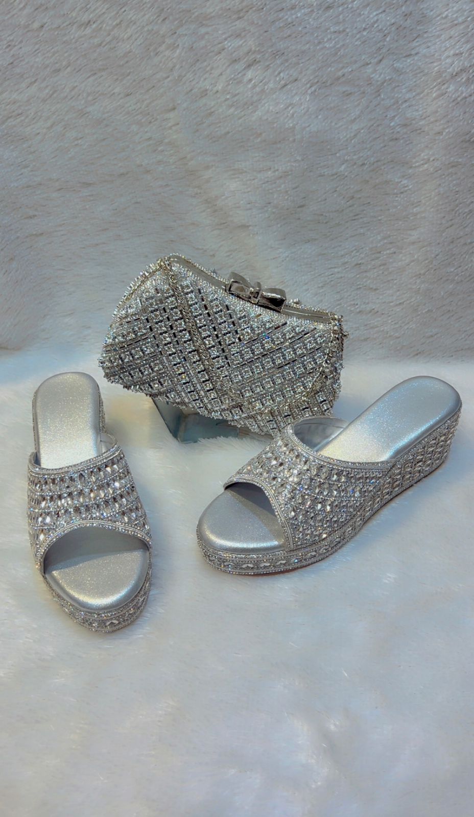 Conjunto de sandalia y cartera de mano 0001