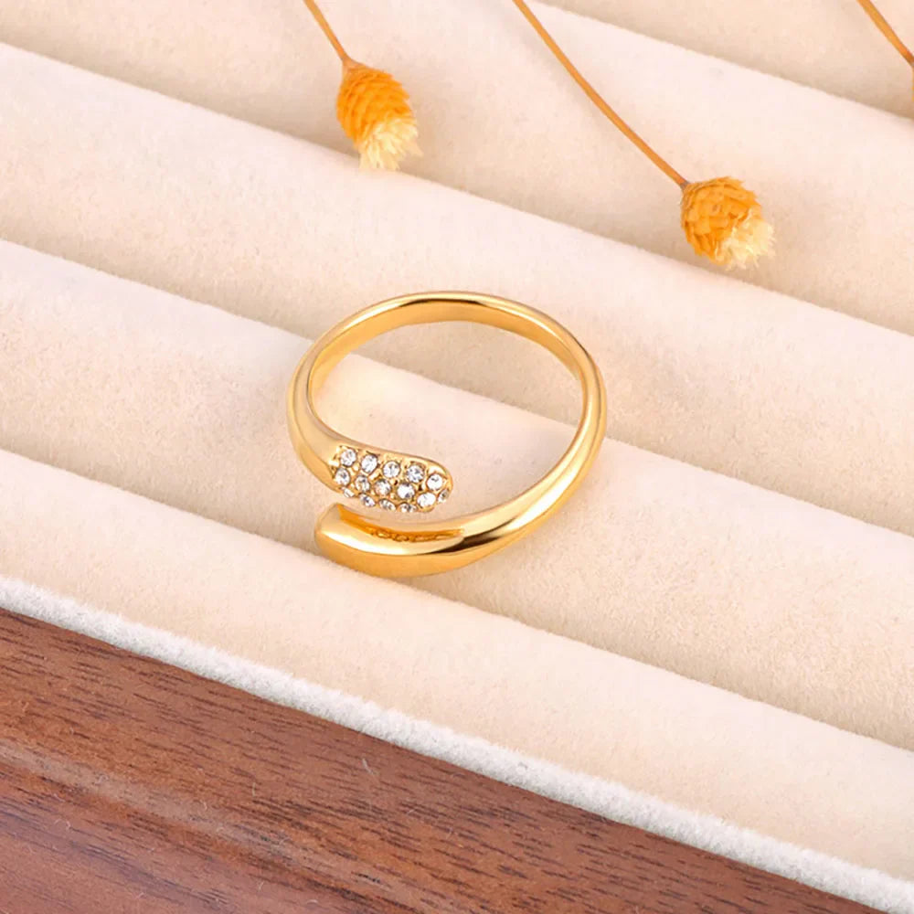 JeeMango Double Circle Stainless Steel Ring for Women – 18K Gold Plated, Waterproof, Trendy Fashion Jewelry