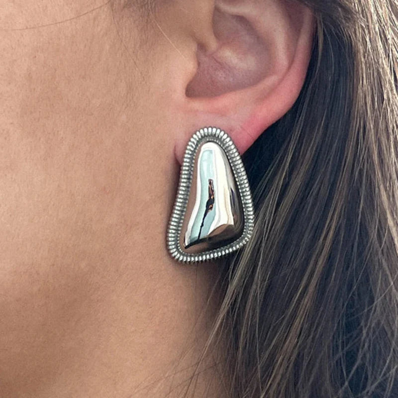 Pendientes de tuerca triangulares irregulares vintage para mujer – Pendientes geométricos gruesos de acero inoxidable, chapados en oro de 18 quilates o plata, pendientes minimalistas llamativos