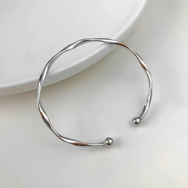 Trendy Geometric Twisted Upper Arm Cuff Bracelet – Adjustable Water Drop Bangle for Women