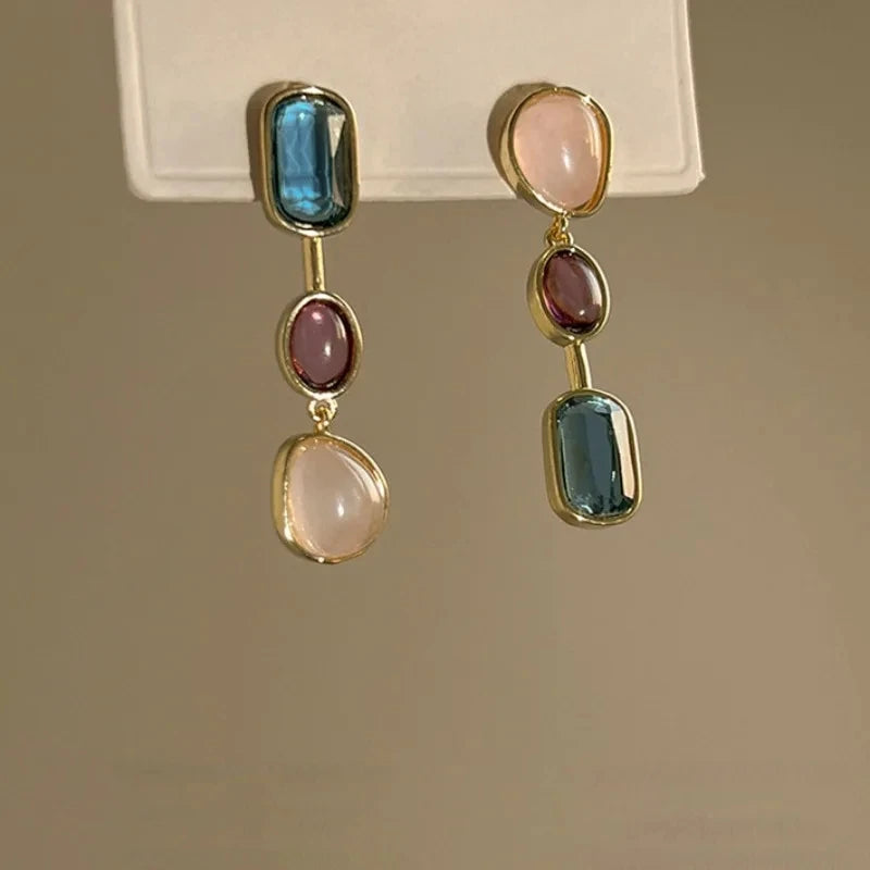 Pendientes colgantes geométricos asimétricos de resina de colores Elariah para mujer – Pendientes llamativos retro
