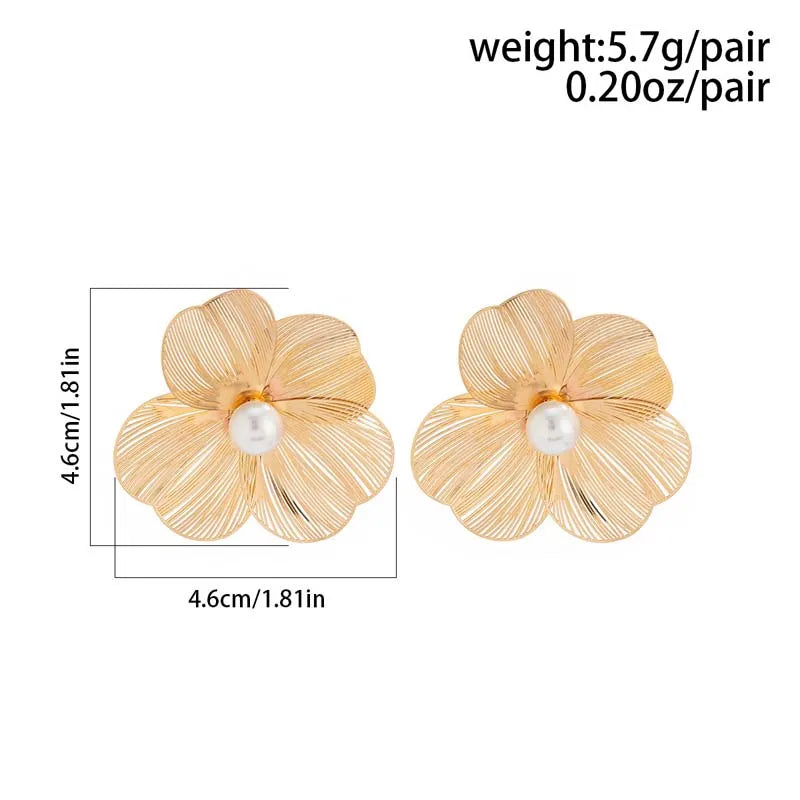 Pendientes de tuerca Elariah de metal vintage con diseño de flor – Pendientes llamativos de aleación de zinc con diseño de pétalo gótico para mujer