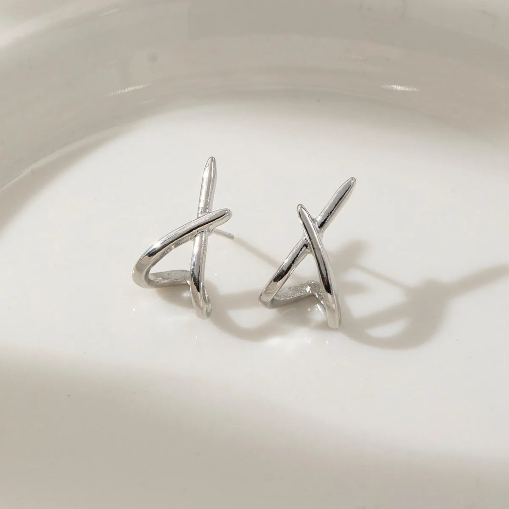 Elariah Pendientes de cruz de oro de 14 quilates para mujer – Pendientes geométricos minimalistas para uso diario, fiestas y regalos