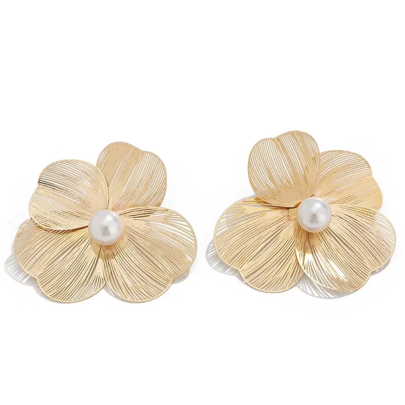 Pendientes de tuerca Elariah de metal vintage con diseño de flor – Pendientes llamativos de aleación de zinc con diseño de pétalo gótico para mujer