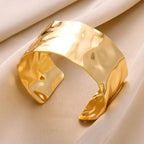 Brazalete Abierto Irregular Dorado Vintage - Pulsera de Acero Inoxidable para Mujer y Hombre