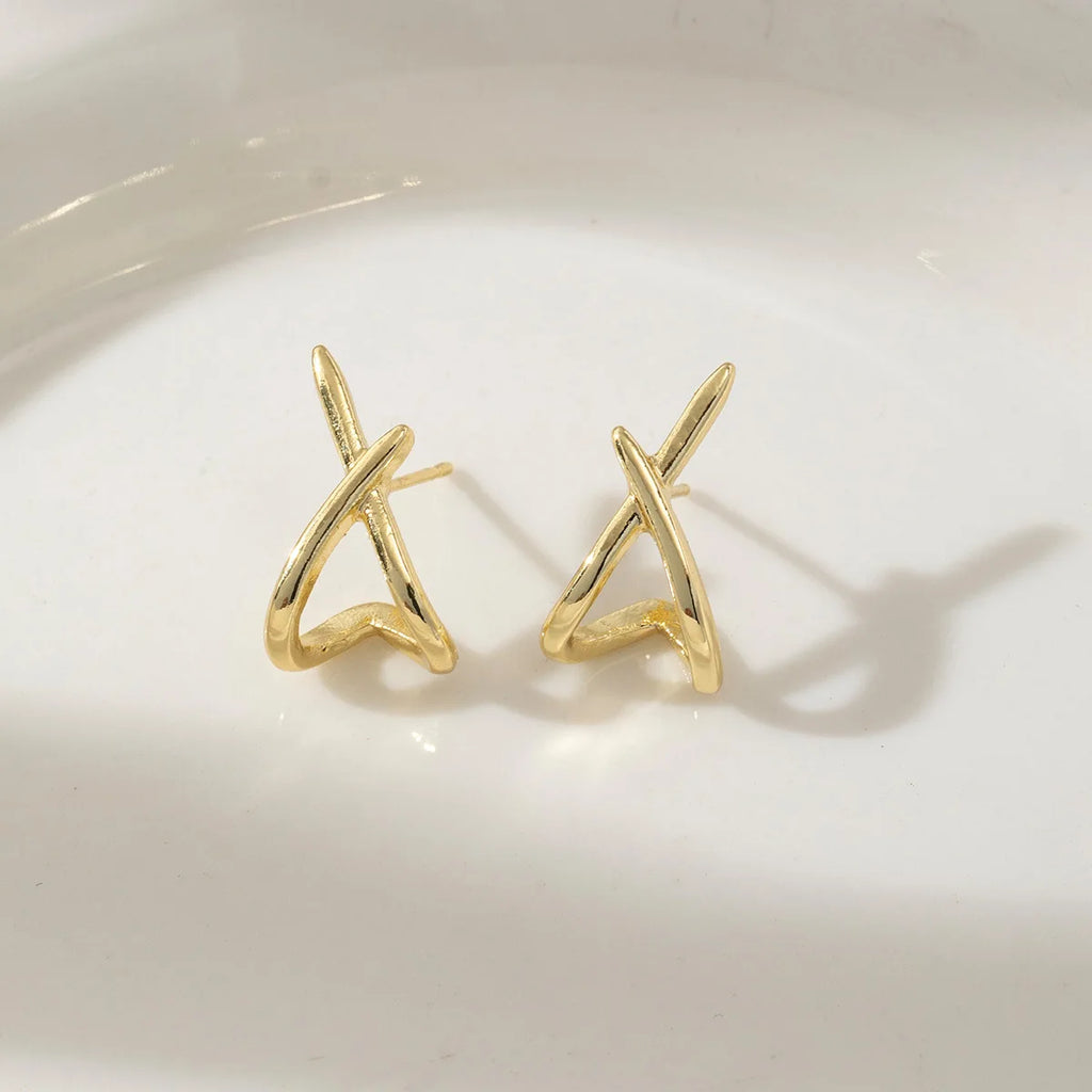 Pendientes Elariah con baño de oro de 14K en forma de cruz para mujer – Pendientes geométricos minimalistas para uso diario, fiestas y regalos