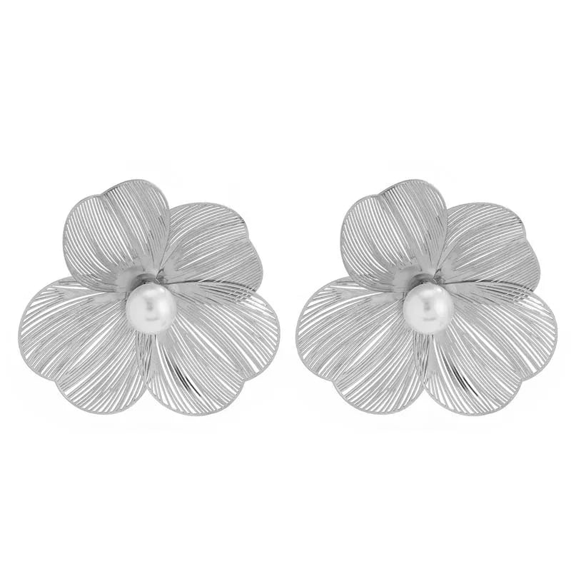 Boucles d'oreilles clous Elariah en métal vintage et fleur – Boucles d'oreilles tendance pour femmes en alliage de zinc au design de pétales gothiques