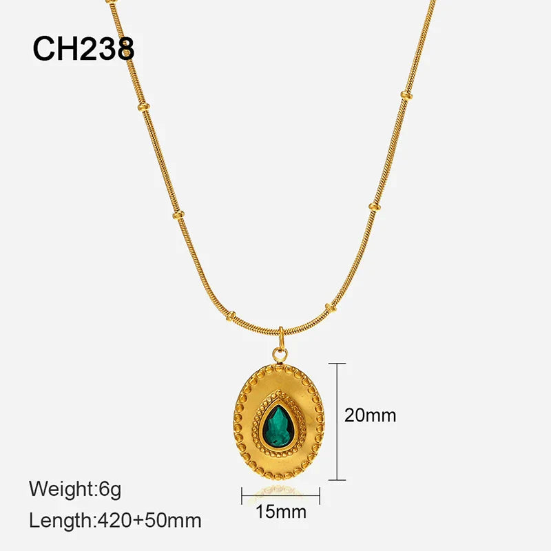 French Vintage Star & Moon Necklace – 316L Stainless Steel Celestial Pendant Chain (Unisex, Gold Tone) | ELARIAH