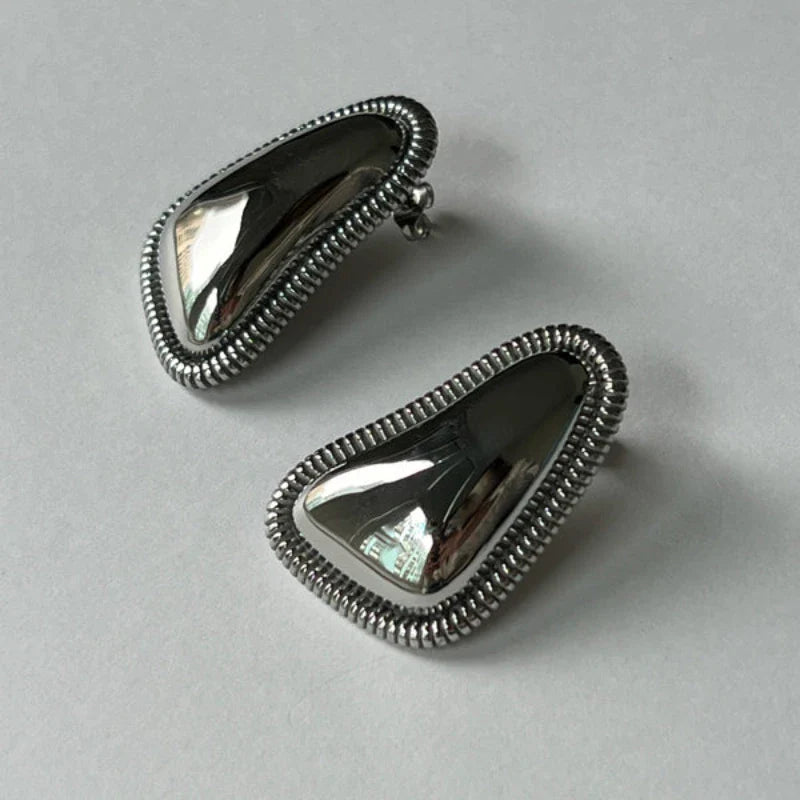 Pendientes de tuerca triangulares irregulares vintage para mujer – Pendientes geométricos gruesos de acero inoxidable, chapados en oro de 18 quilates o plata, pendientes minimalistas llamativos