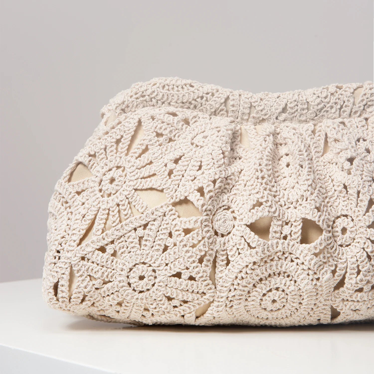 Elariah Women's Bohemian Woven Hollow Clutch Bag – Patterned Straw-Style Evening Handbag with Kiss Lock Closure