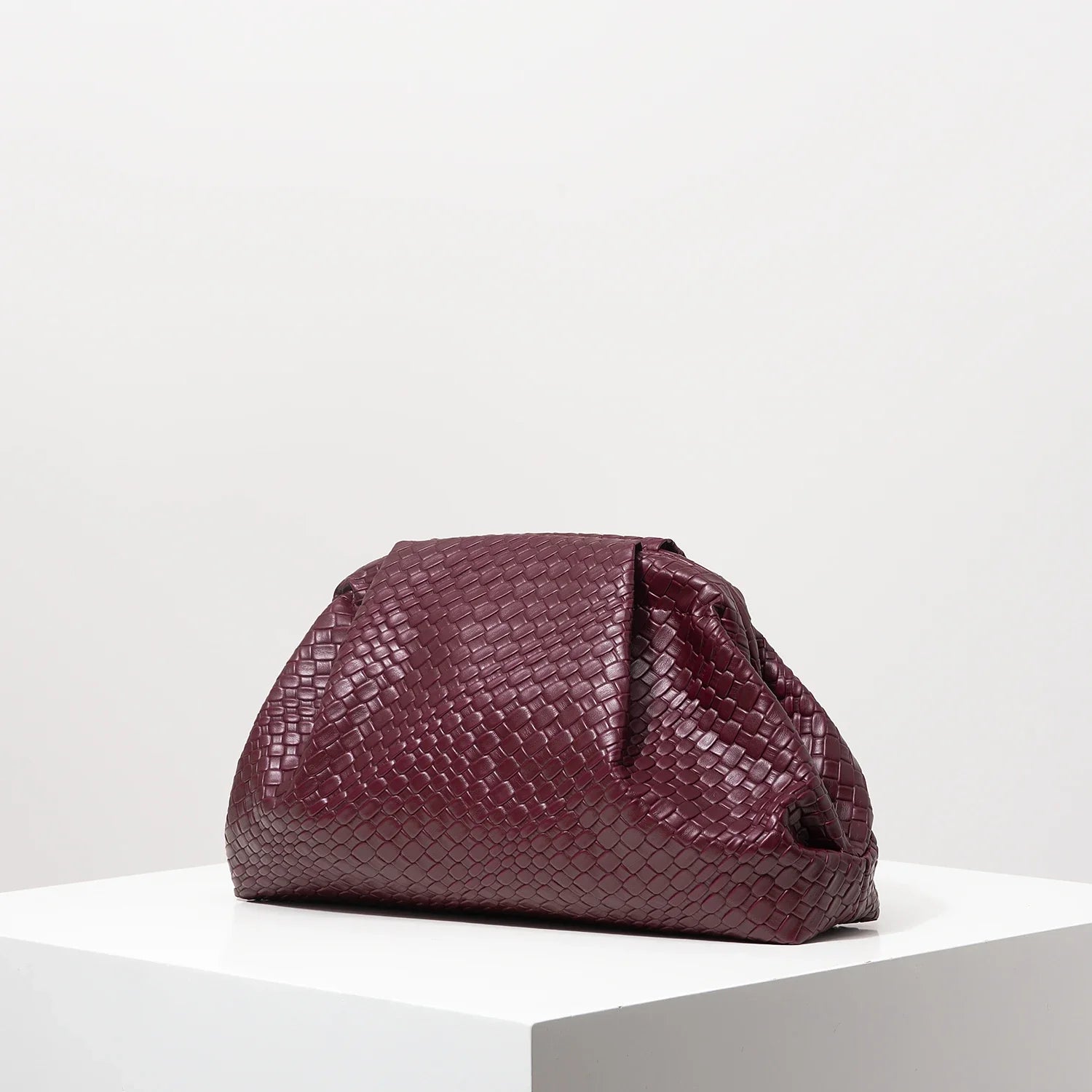 Elariah Burgundy Woven PU Leather Clutch Bag – Vintage Kiss Lock Evening Purse for Weddings & Formal Occasions