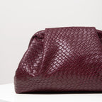 Elariah Burgundy Woven PU Leather Clutch Bag – Vintage Kiss Lock Evening Purse for Weddings & Formal Occasions