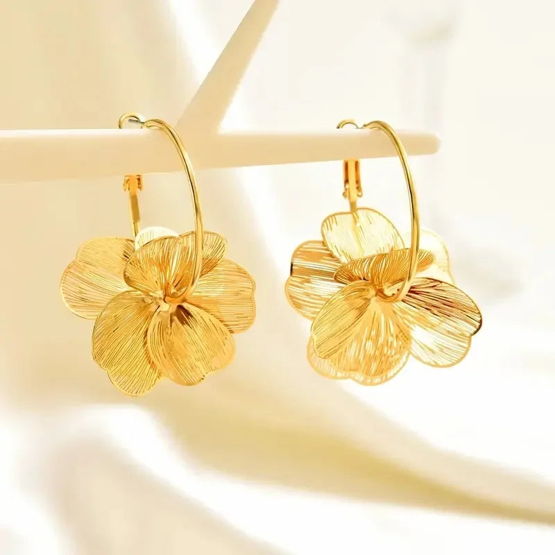 Pendientes de Aro Dobles Dorados con Diseño Floral Hueco – Pendientes Colgantes Étnicos Vintage para Mujer